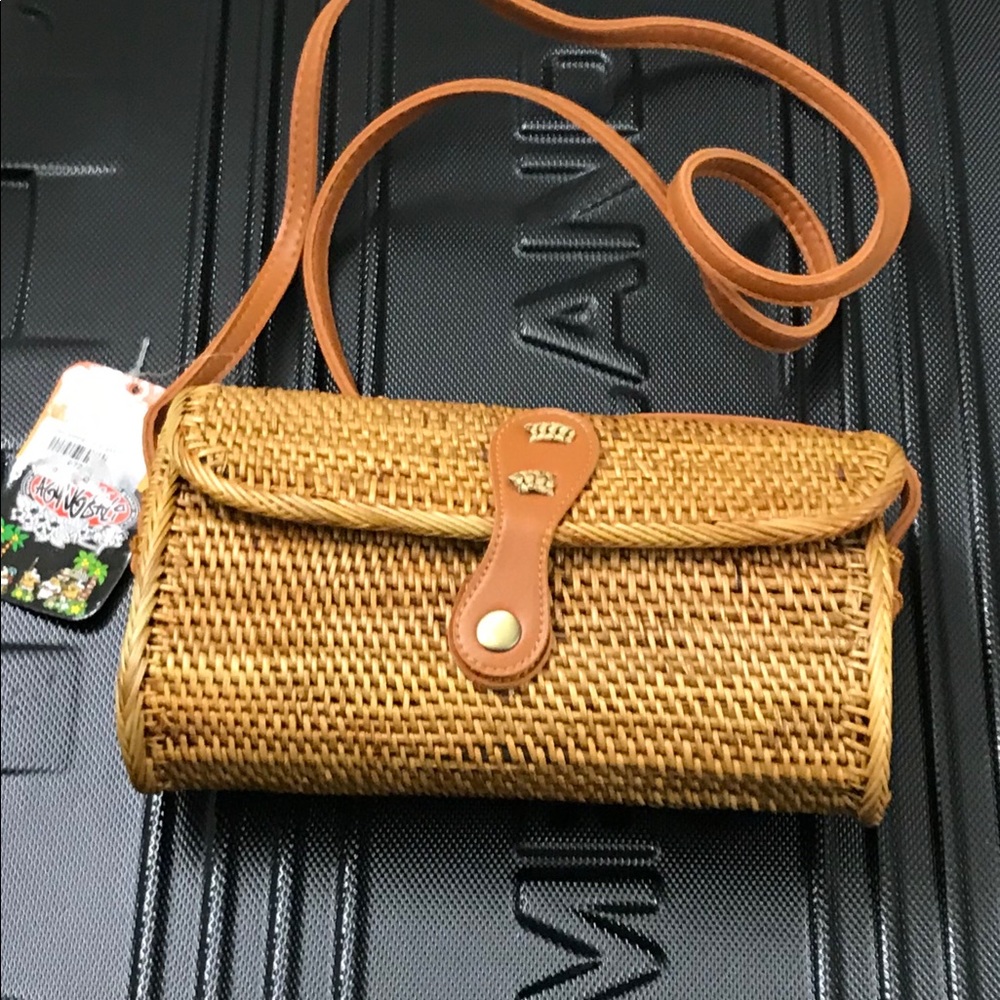 Handwoven Rattan Bag. - Picture 4 of 5